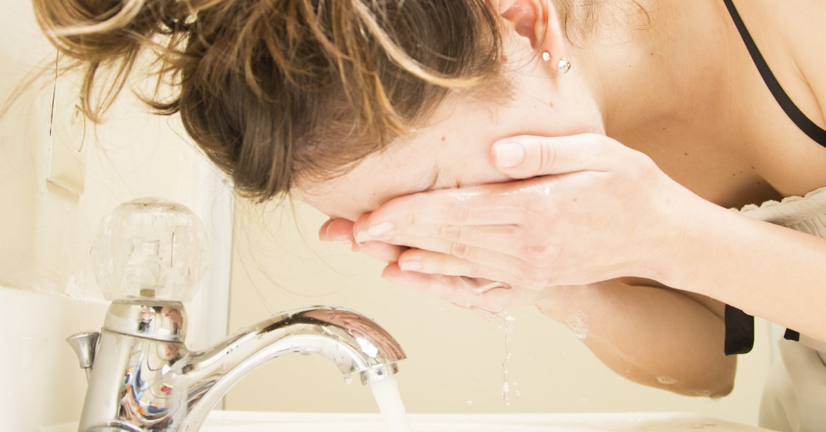 Have you tried the oil cleansing method? Learn why you should! www.opcionesdevida.com