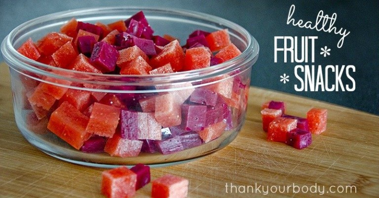 Homemade healthy fruit snacks! No food dyes, no refined sugars, only good stuff!