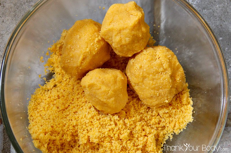 All natural crackers made of only cheddar cheese, butter, onion powder and gluten free flour. Yummy!