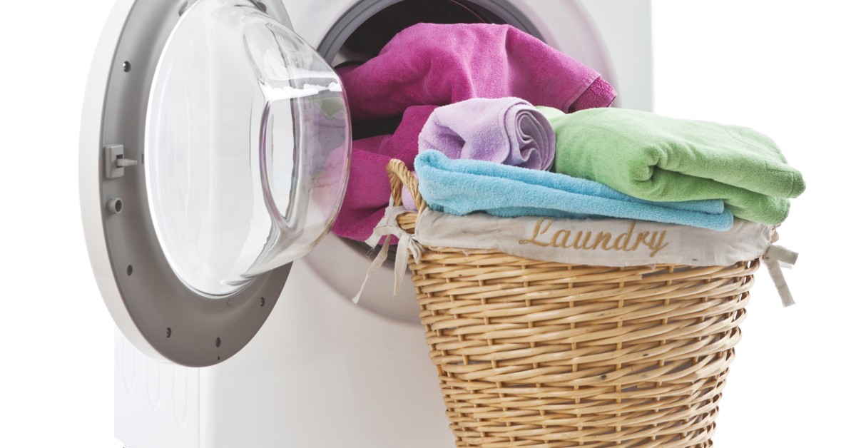 Why should you ditch your fabric softener? Lots of reasons. Learn how to keep your home safer with these easy fabric softener alternatives.