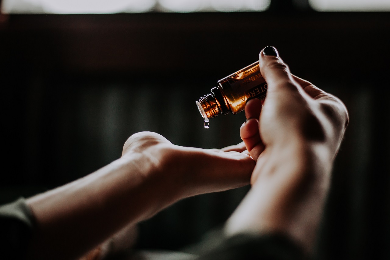 cold pressed facial oils featured